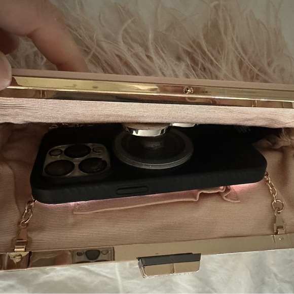 BCBG MAXAZARIA CATARINA FEATHERS CLUTCH NWT - Picture 7 of 7